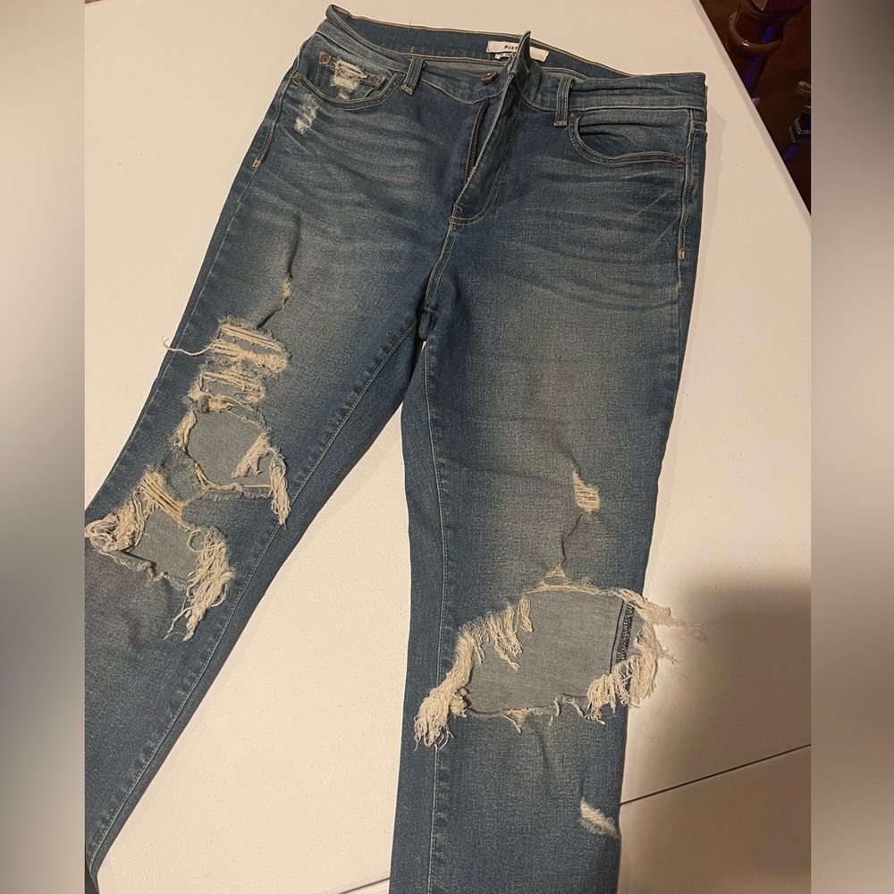 Women’s Pistola Distressed Jeans Size 29